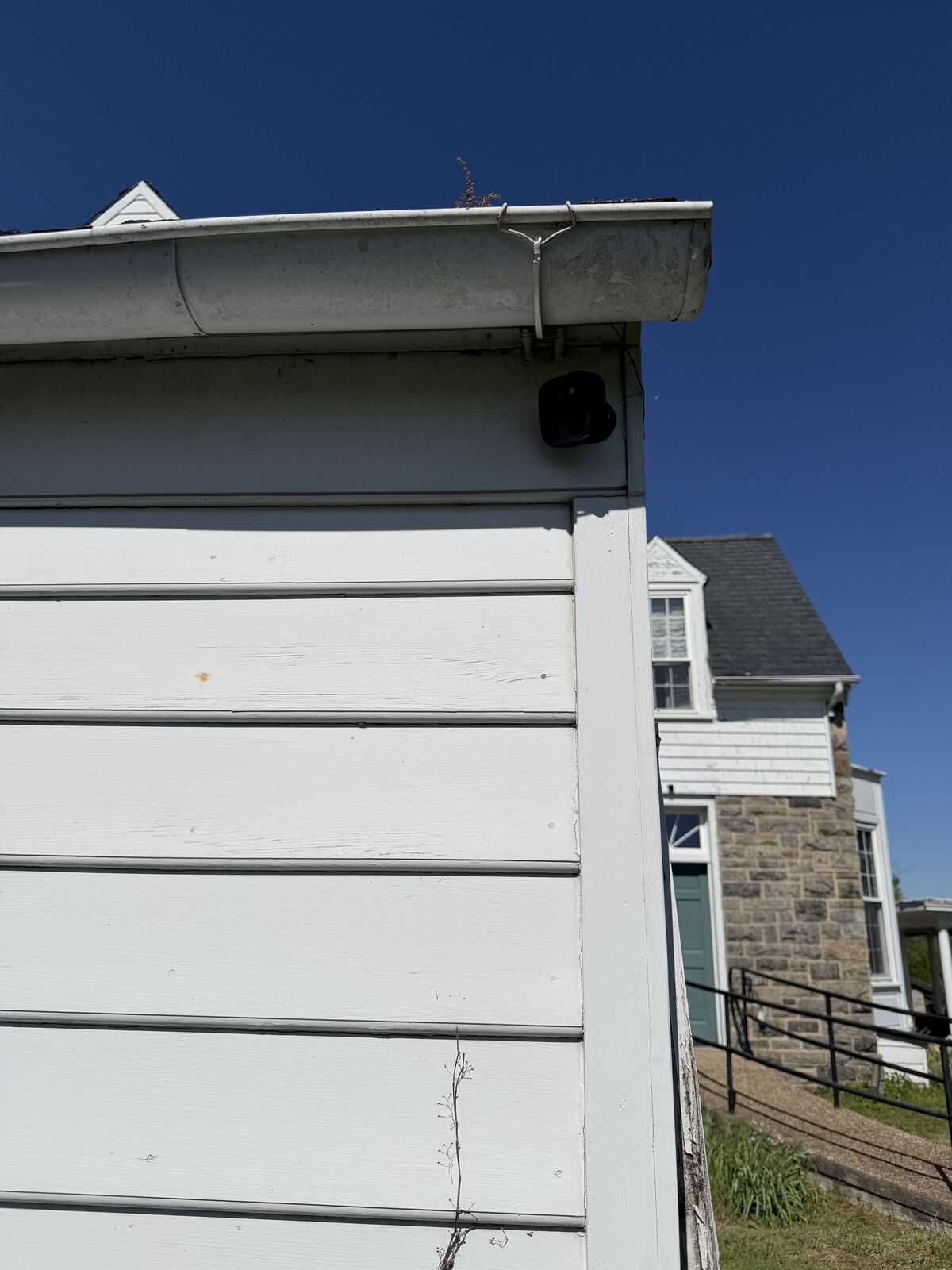 Blink camera — fence corner mount